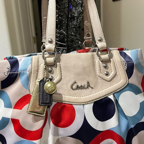 Coach - Picture 8 of 10